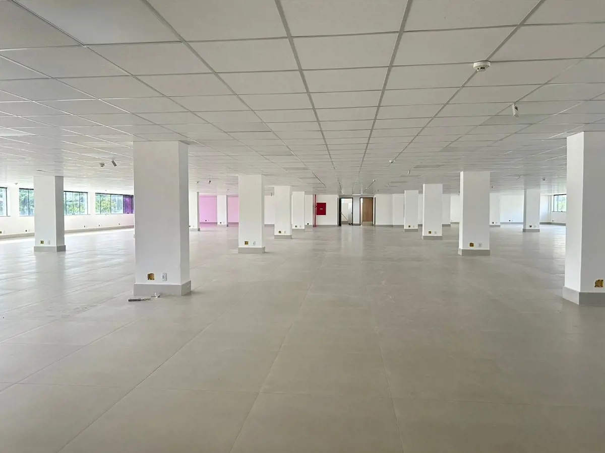 Prédio com andares comerciais disponíveis para locação imediata na SEPN 511 Bloc...