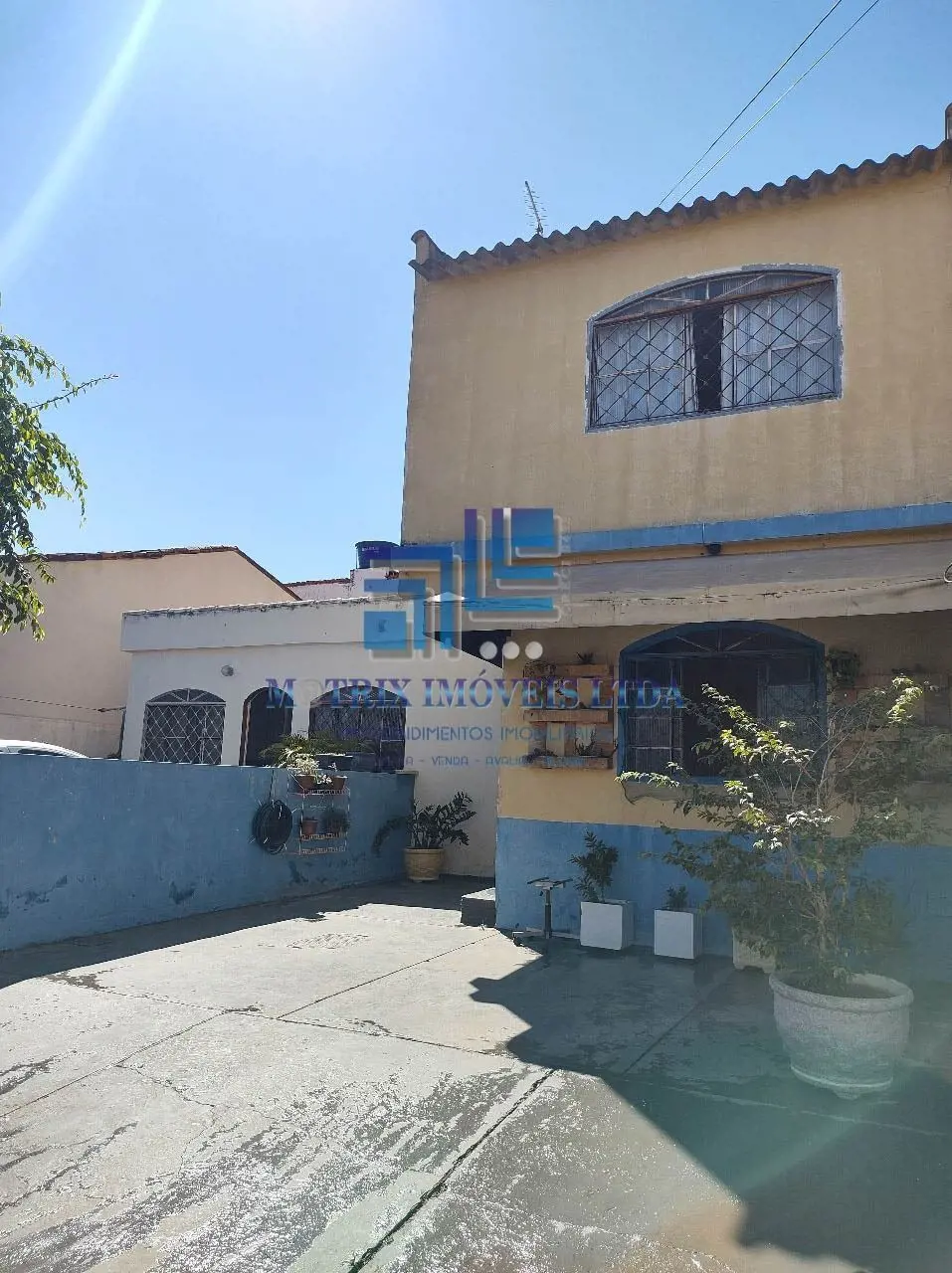 DUAS CASA NO LOTE SENDO: CASA TÉRREA COM 3 QUARTOS, SENDO 1 SUÍTE, SALA, COZINHA...