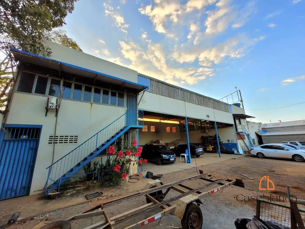 Galpão com diversas divisões às margens da BR 070 - Próximo à PRF:- Loja de 120 ...