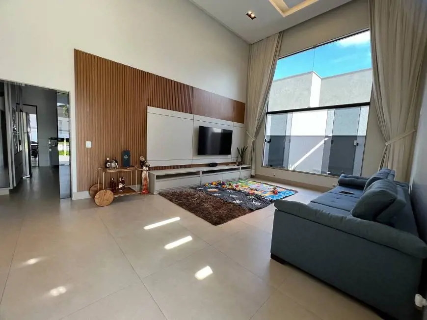 Casa para venda possui 300 metros quadrados com 4 quartos em Jardins Lisboa - Go...