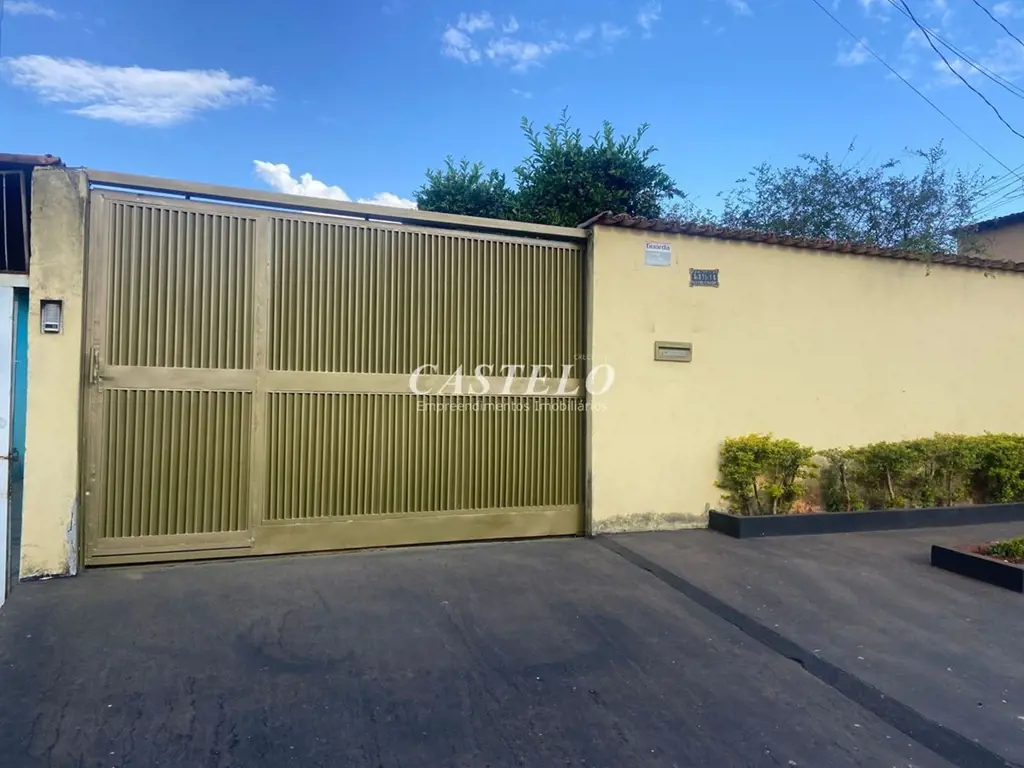 Casa, com 2 quartos, sala, cozinha, área de serviço, banheiro social e garagem.Á...