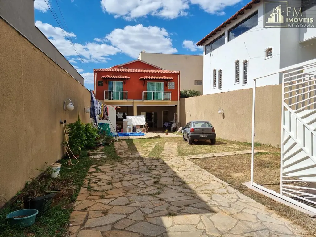 Vicente Pires Rua 12 Chacará 141Vendo casa 2 pavimentos com 4 quartos sendo 3 su...
