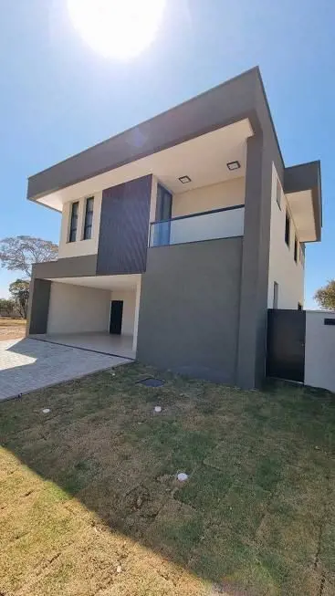 Casa de condomínio para venda com 220 metros quadrados com 4 suitesA casa de con...