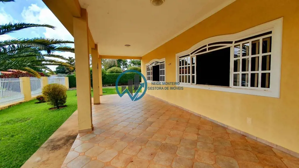 Excelente casa com dois pavimentos, composta por 4 suítes e armários planejados ...