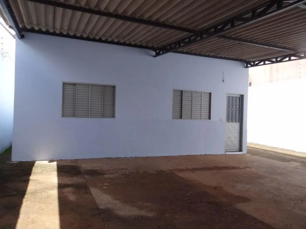 CASA COMPOSTA POR: 03 QUARTOS SENDO 01 SUÍTE, SALA, COZINHA, BANHEIRO SOCIAL, ÁR...