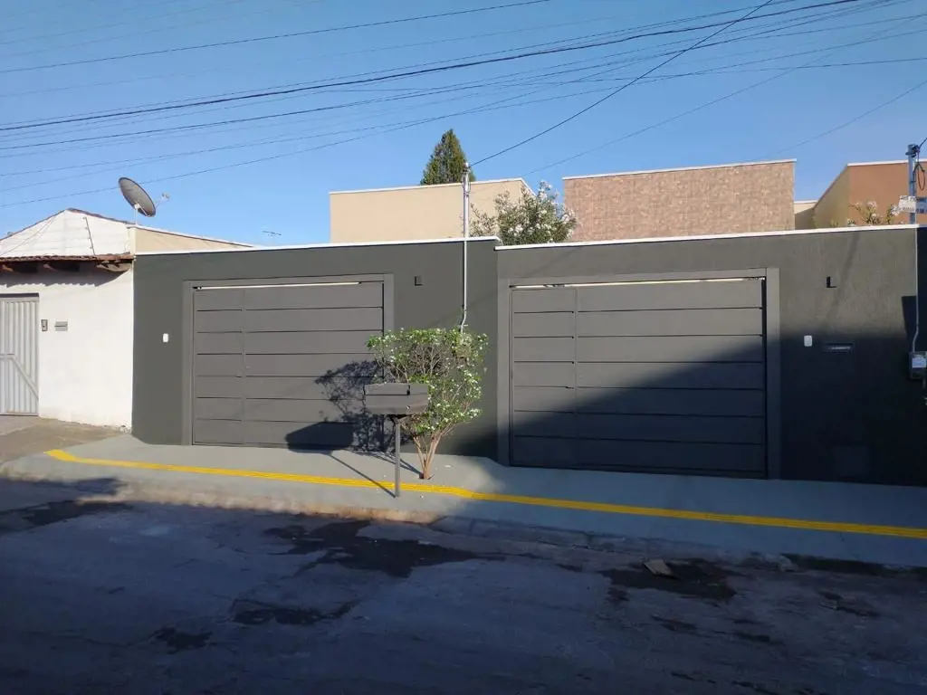 Casa com 3 quartos sendo 1 suíte, sala, cozinha, área de serviço e 1 vaga de gar...