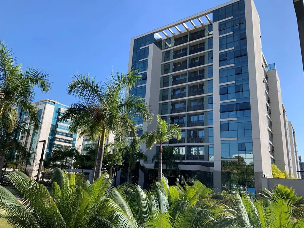 Apartamento NOVO, inteiramente reformado, com extremo bom gosto ( cores neutras ...