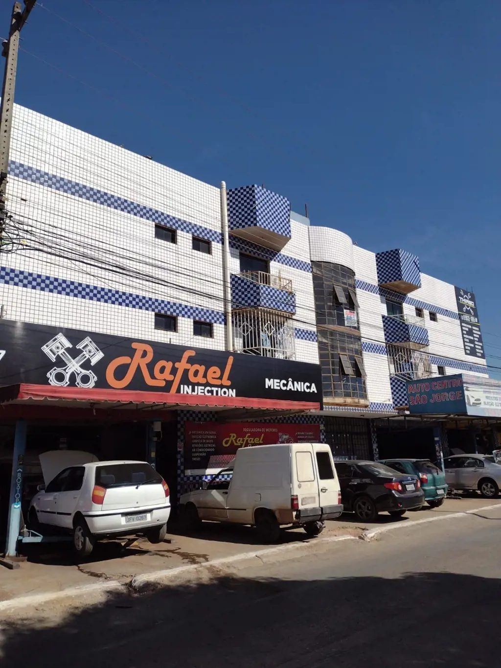 Prédio com 810 metros de área construída.Com:08 Apto de um quarto com banheiro e...