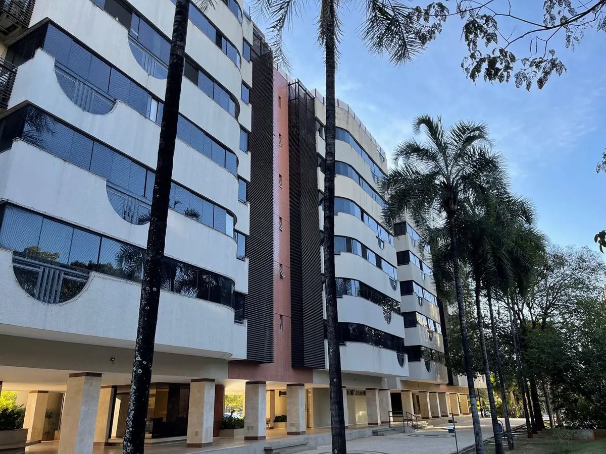 LINDA Cobertura - 246m² de área útil, localizada em prédio com fachada e áreas c...