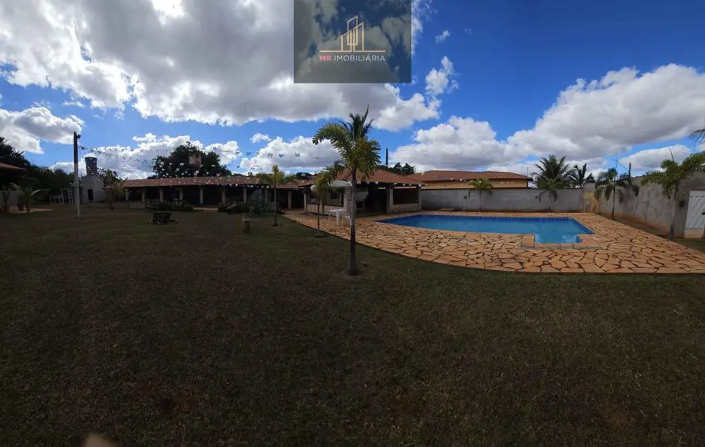 Excelente casa, feita sobre um belo projeto, com acabamento de primeira linha, e...