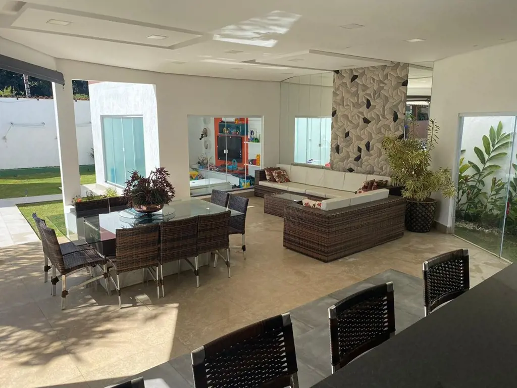 Nishimura 99221-0888Casa térrea na SHIS QI 15 com área total incluindo casa e be...