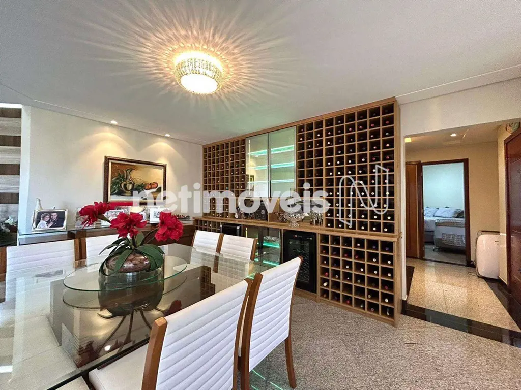 Casa à venda em condomínio - Vicente PiresEdificada em um terreno de 779,92m² co...
