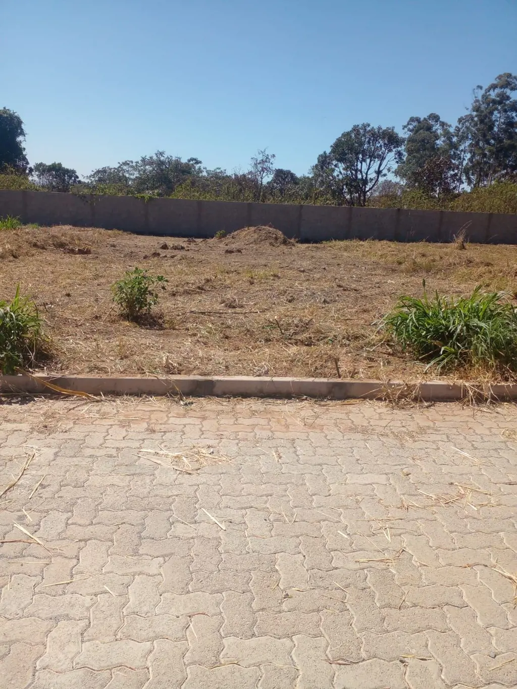 VENDO LOTE CONDOMÍNIO RESIDENCIAL PINHEIROS (PRÓXIMO AO SANTA BÁRBARA)LOTE 400 M...