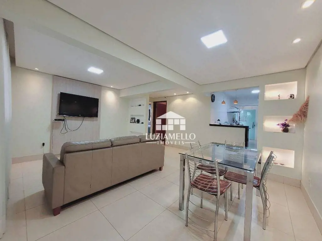 Ótima casa térrea, com duas suítes e uma DCE, sendo uma das suítes com acessibil...