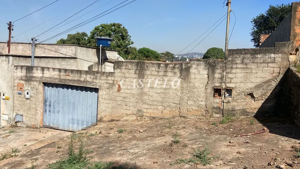 Terreno com dois barracões.Área terreno: 360 m²Área Edificada: 141,72 m²(C) 11/0...