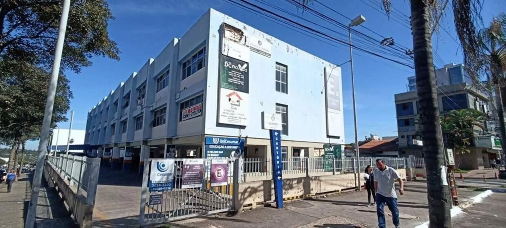Procurando um sala nova para seus neg?cios? encontrou uma localizada no centro d...