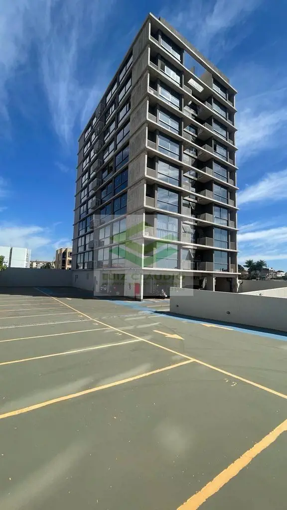 Excelente apartamento semi-mobiliado, composto por um 02 quartos com armário e (...