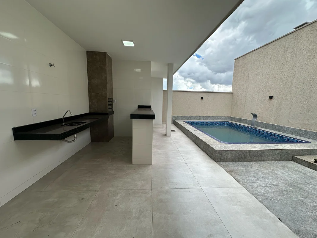 Descubra uma excelente oportunidade na Rua Carijos, no bairro Vila Brasília, em ...