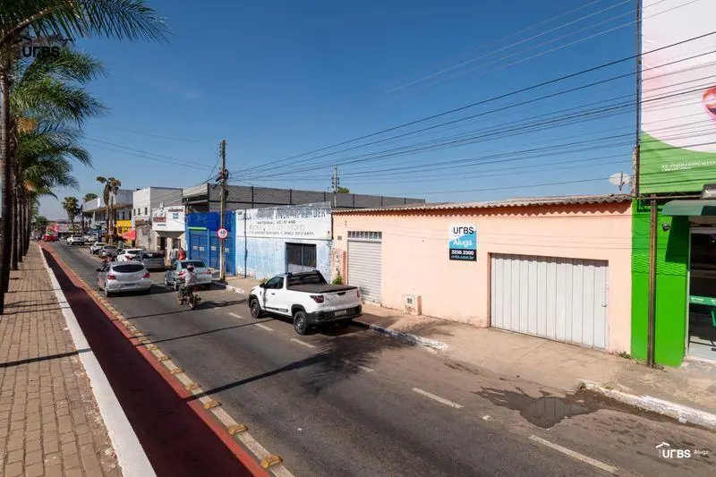 Loja comercial com aproximadamente 100m², possui 1 banheiro. 12/08/23