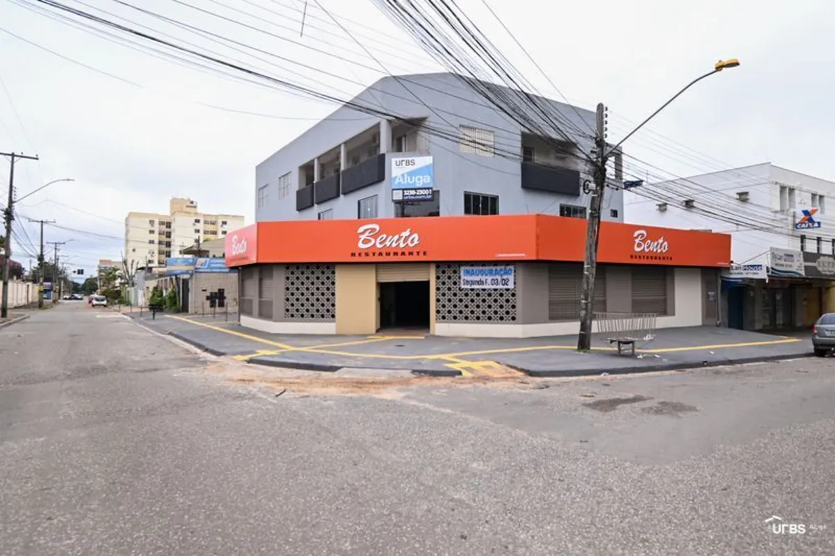 Pavimento Comercial com 280,47m2 com 2 banheiros. Proprietário negocia o acabame...