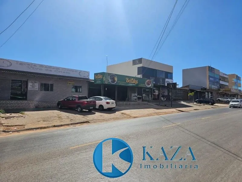 Excelente lote comercial com dois imóveis, sendo uma casa e uma loja, na Avenida...