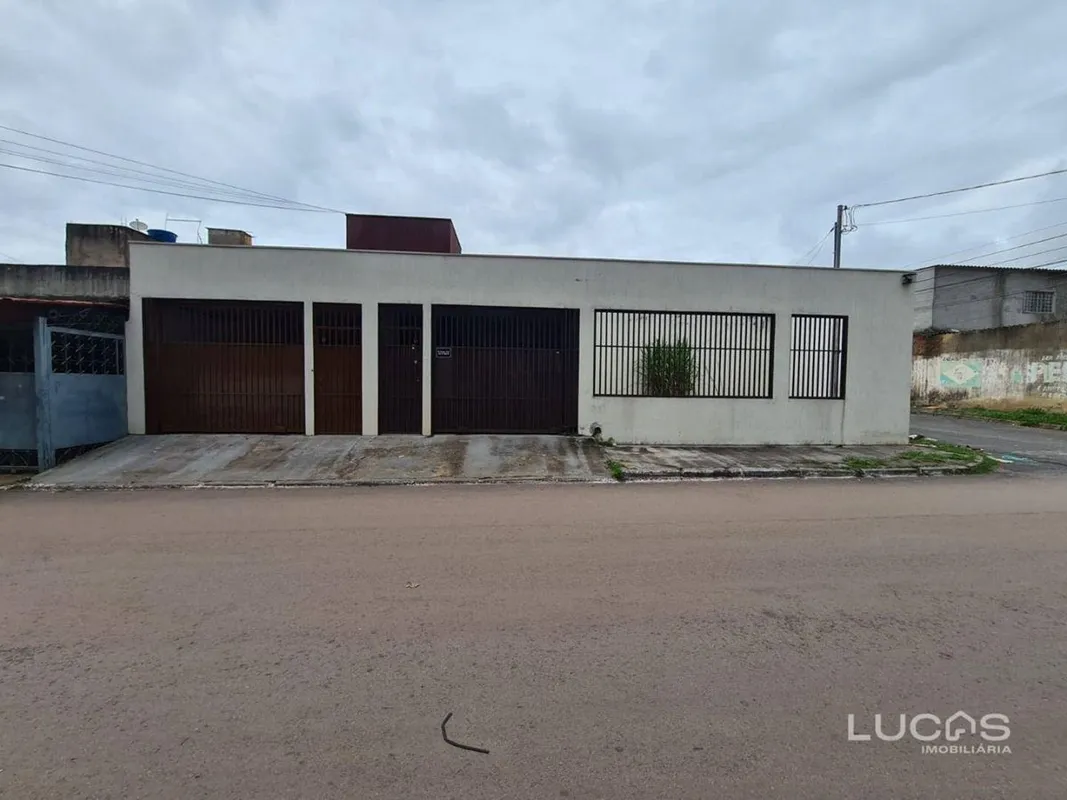 CASA - QS 10 - AREALCasa reformada disponível para locação, conta com sala ampla...