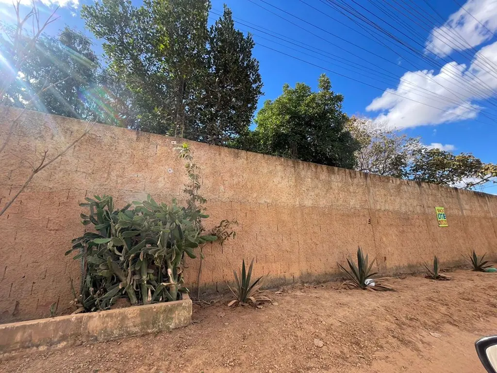 Vendo Lote de 1000 m², Com cisternaPré murado Localizado em Serra Dourada!Aceita...