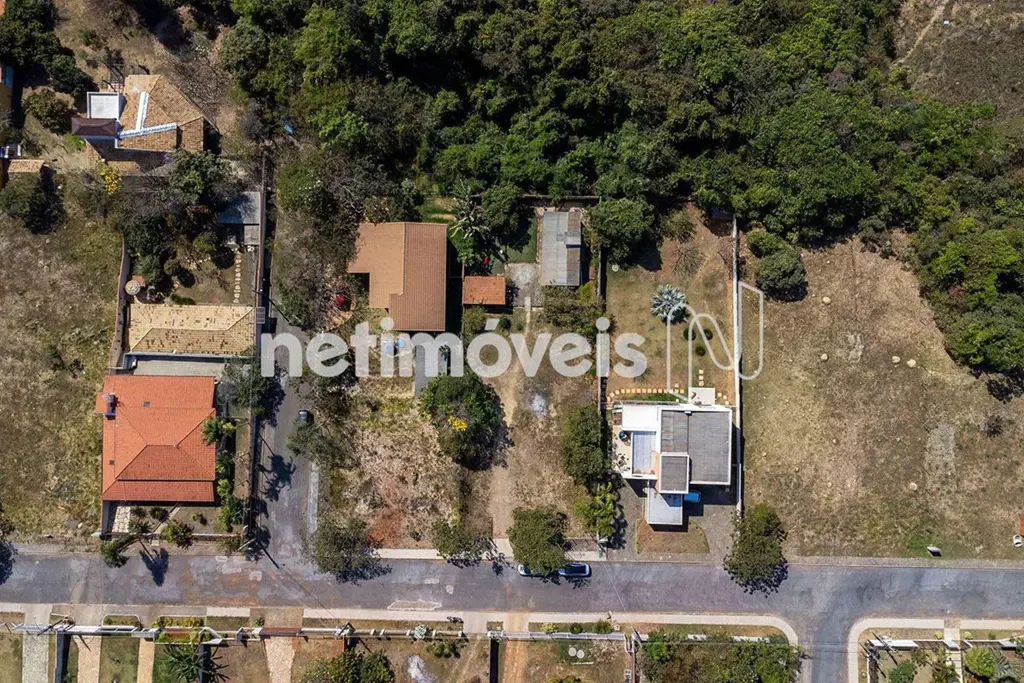 LOCALIZAÇÃO: Lote localizado no Belvedere Green, próximo ao Bellavia, 15 minutos...