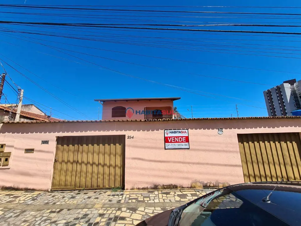 Sobrado com 05 quartos sendo 02 suítes;02 Sala sendo 02 ambientes;01 banheiro so...