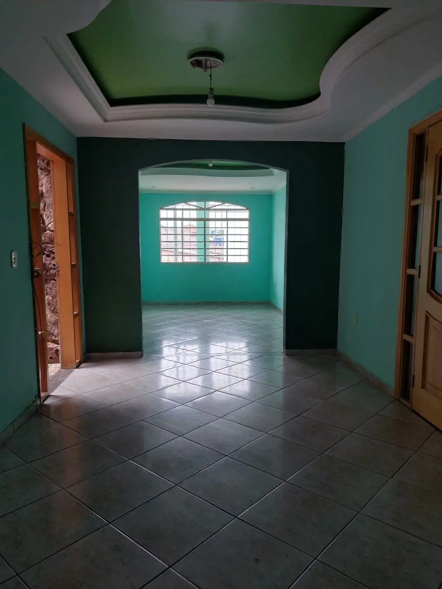 Vendo Prédio misto , comercial e residencial, em local ótimo para comércio, aven...