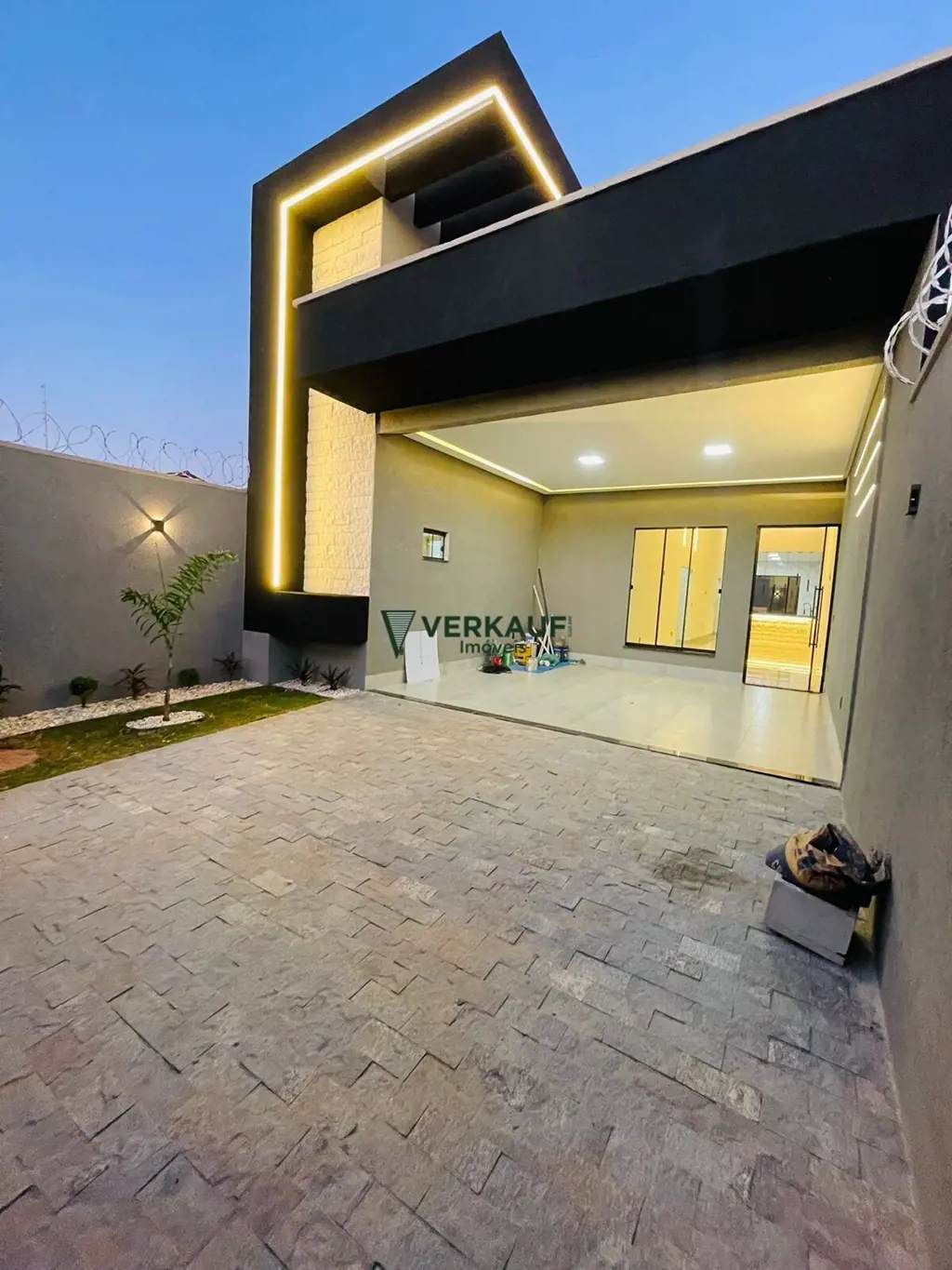 Casa 03 suítes, sala estar / jantar pé direito duplo, cozinha americana, lavabo,...