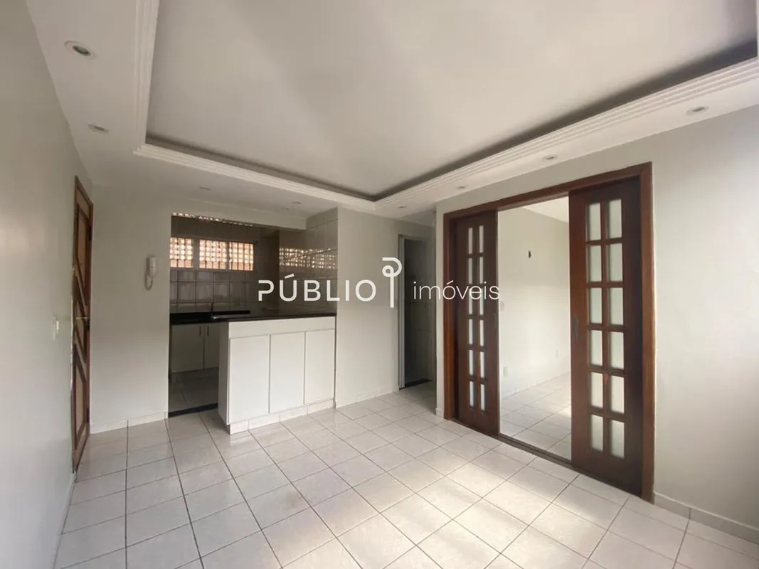 Características:Quartos: 2 Banheiro: 1cozinha com armário2º andar, sem elevadorM...