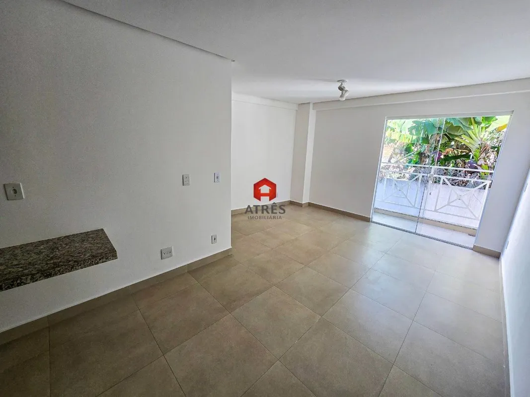 Localizada no Setor Central com aproximadamente 27m² composta de: suíte, banheir...