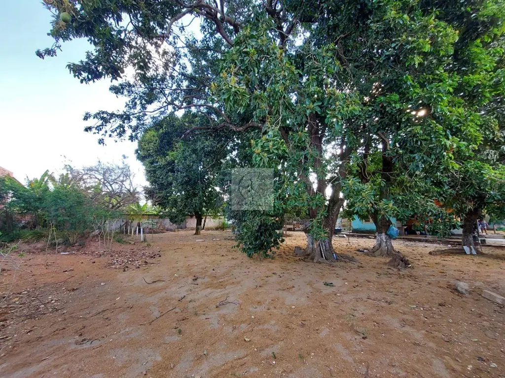 Excelente área para construção de prédios residenciais. Fica a 150 metros da Av....