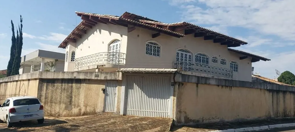 Excelente Oportunidade: Edificado em lote de 1000m2, belíssimo sobrado de estilo...
