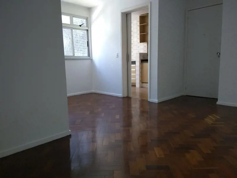 ÓTIMA LOCALIZAÇÃO. PRÉDIO TODO REFORMADO.2 QUARTOS COM ARMÁRIOSSALA EM "L"WC SOC...