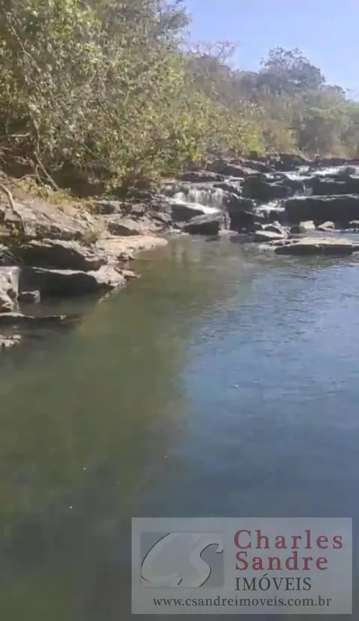 Fazenda Água Fria da Serra Município de Corumbá Go 25.21 Alqueires 122.016 hecta...