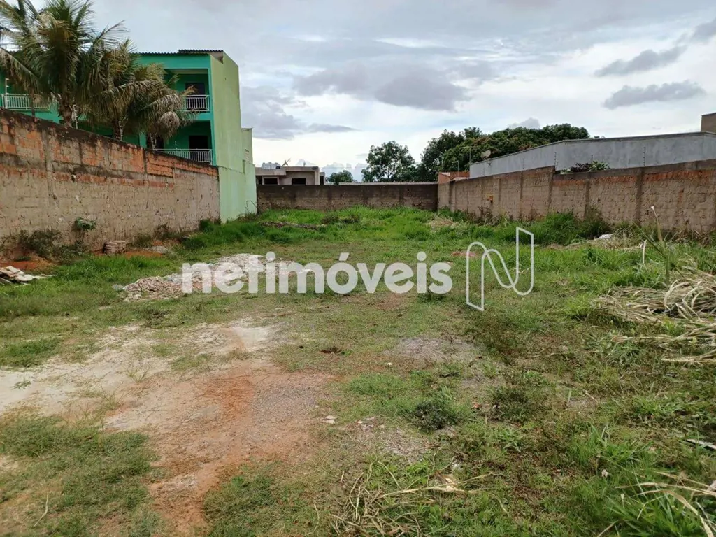 Desfrute da exclusividade de possuir o último lote vazio em um condomínio fechad...