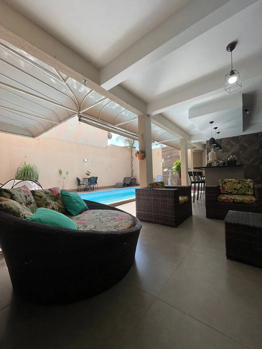 *VENDO CASA NA QNG 05*Casa Espetacular!*Sobrado 5Qts**Lote 330m2*3 suítes 5 banh...