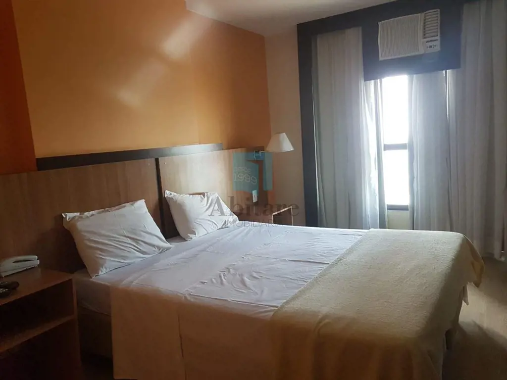 Piso flutuante;Camas box (casal);Televisão;Frigobar;Ar-condicionado;Guarda-Roupa...