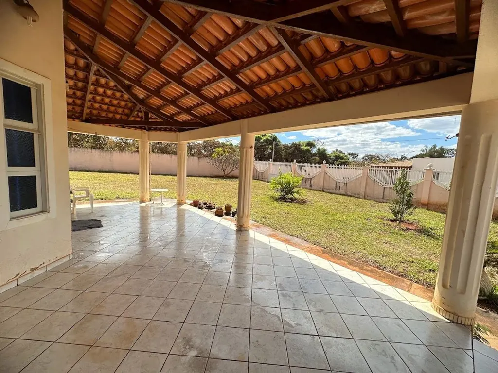 Conquiste o conforto de uma linda casa de 2 quartos, suíte e terreno amplo no Co...