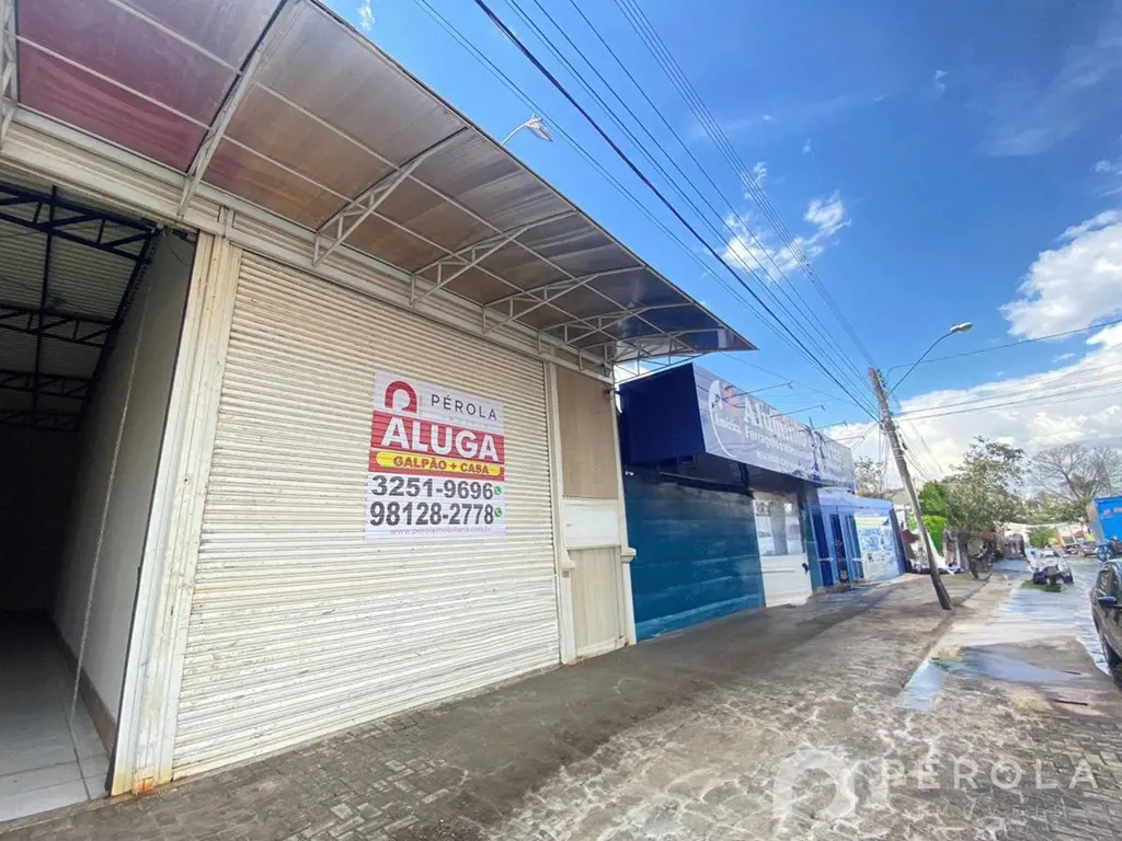 Galpão para locação, com 160m², oferece uma oportunidade única que combina espaç...