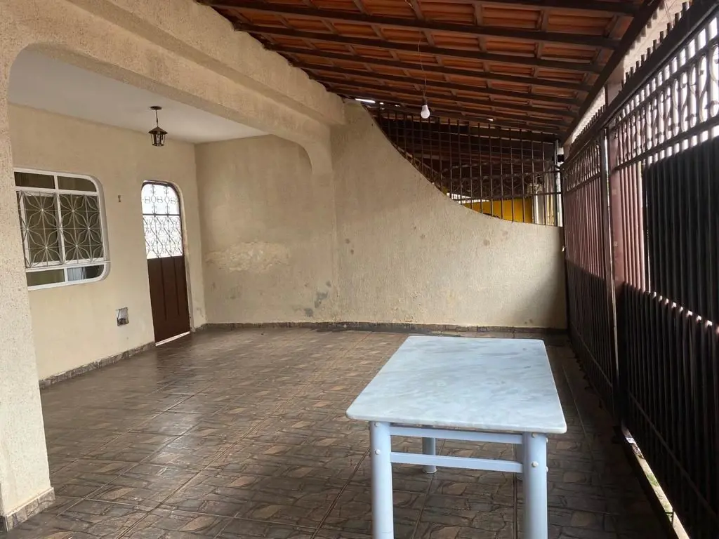 * - VENDO CASA NA QNM 42 CJ D, SETOR M NORTE;* - Lote Com (01) Casa e (02) Kitne...