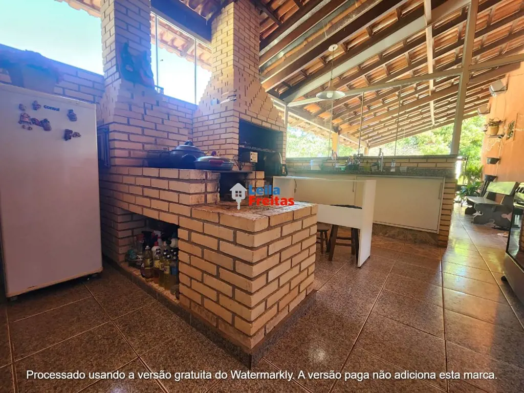 LEILA FREITAS CONSULTORIA IMOBILIÁRIA, VENDE:Excelente Chacara de 10.000 m2Local...