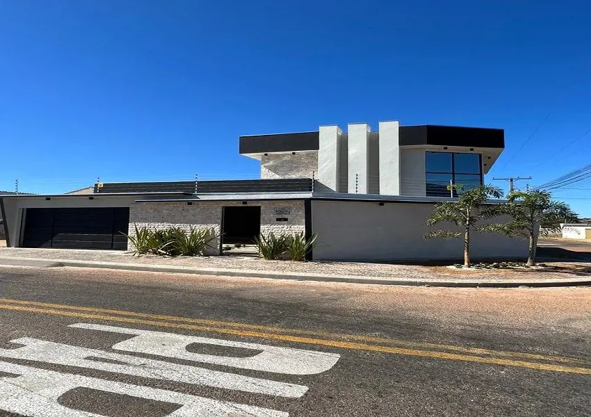 LINDA CASA NO TERRENO DE ESQUINA Bairro: JARDIM ITÁLIA(próximo a creche)3 quarto...