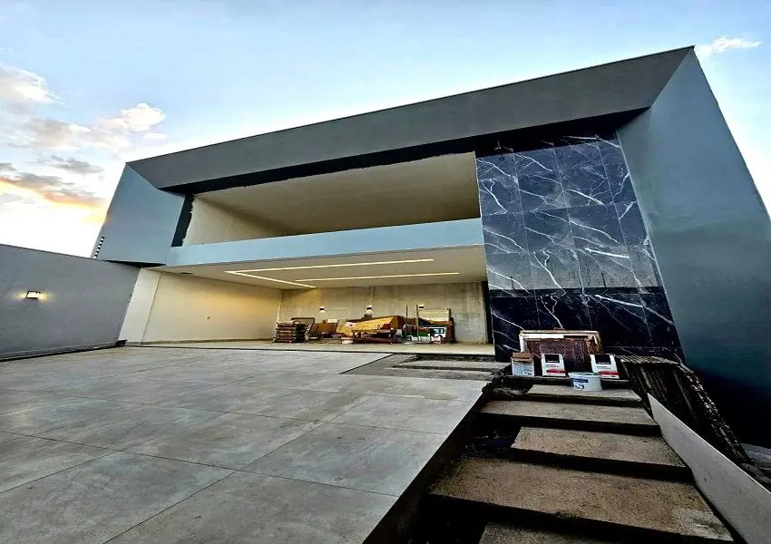 SOBRADO INVERTIDO ANÁPOLIS CITY Lote 360 Área construída 260- 4 suítes sendo 1 m...