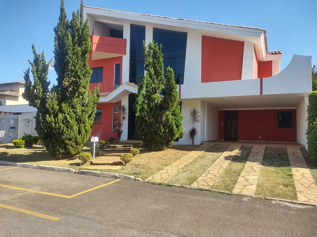 AlugoExcelente casa mobiliada com uma área util de 650m², lote com 800m². O Imóv...