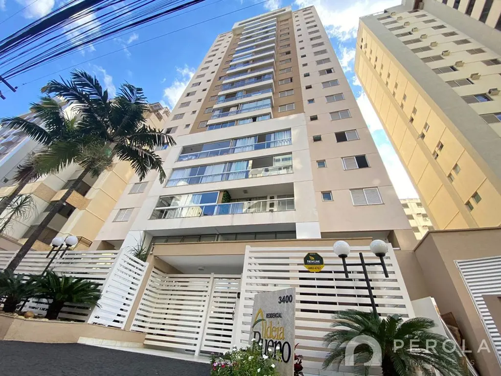 Apartamento com três suítes sendo duas do tipo americana, sala para dois ambient...