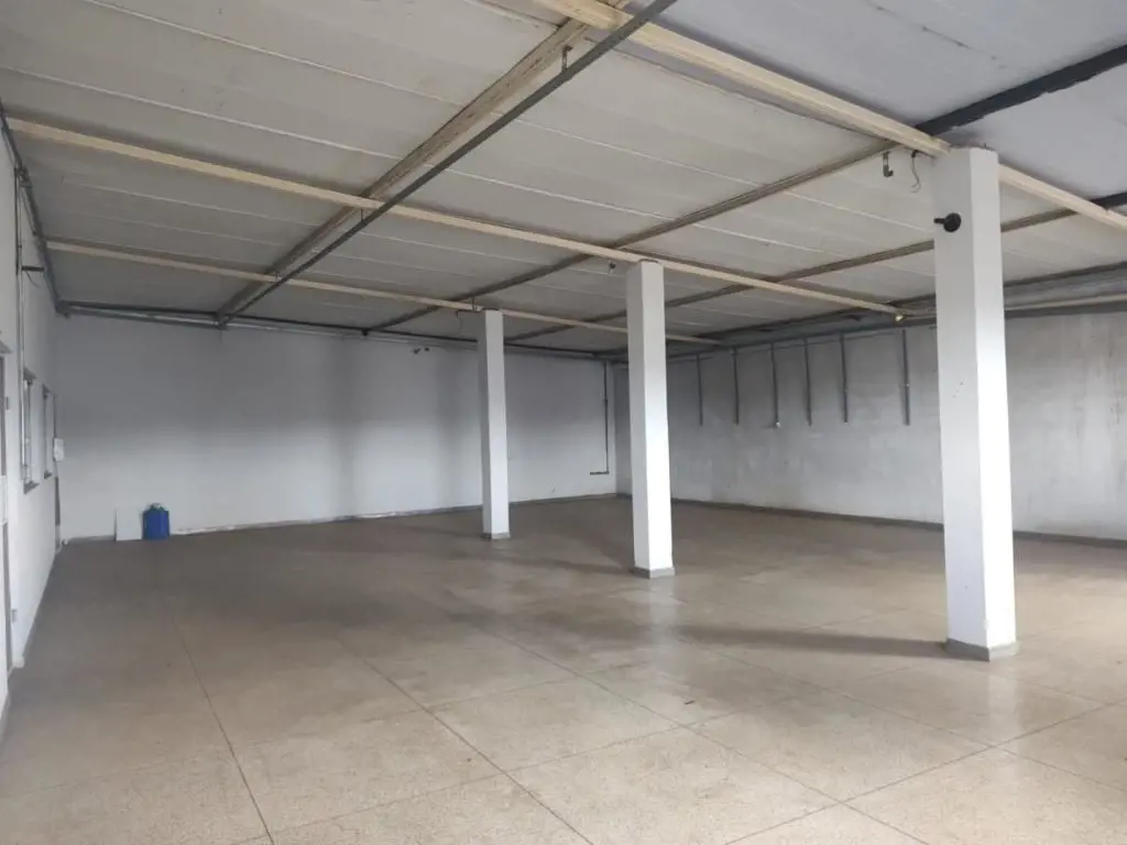 Sobreloja com 340m², contendo salão amplo para escritório, 05 salas, depósito, v...
