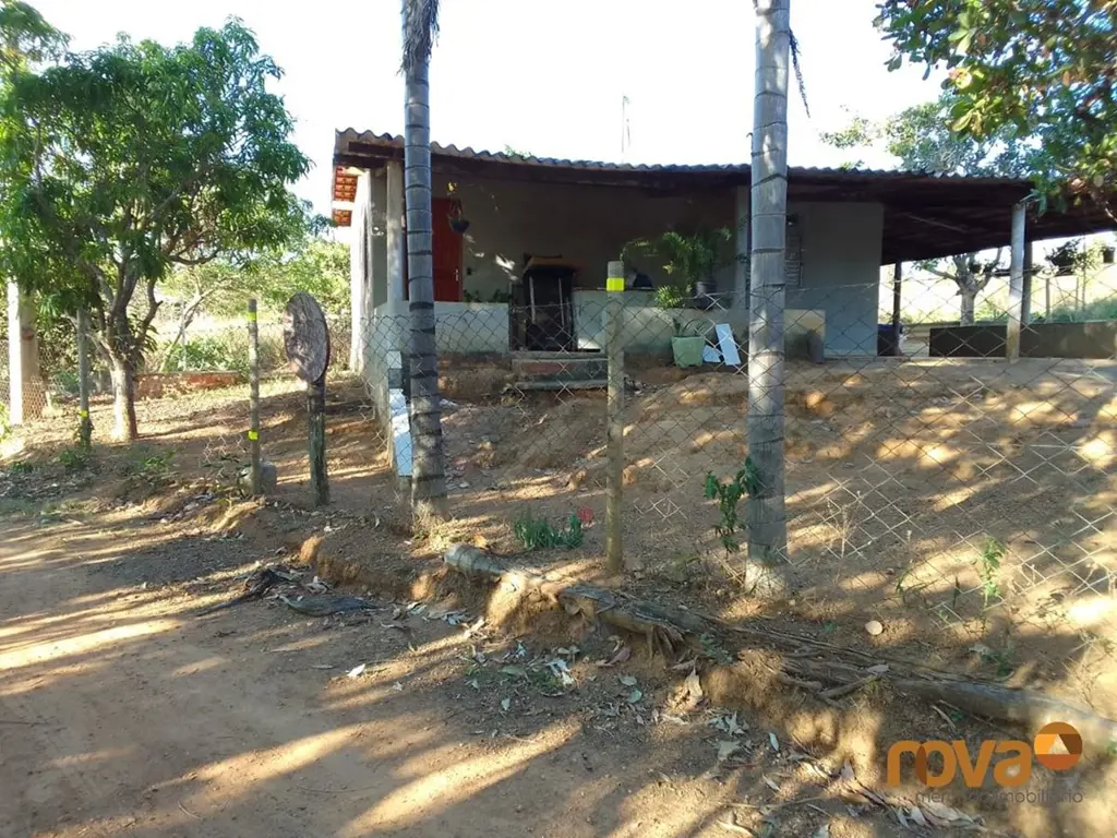 Chácara a venda em Senador Canedo, já com estrutura formada, localizada na saída...
